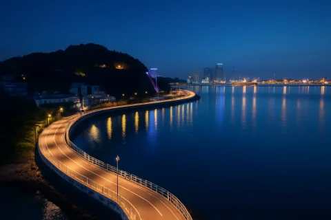 인천 월미도 해안산책로와 항구 야경 드론 뷰